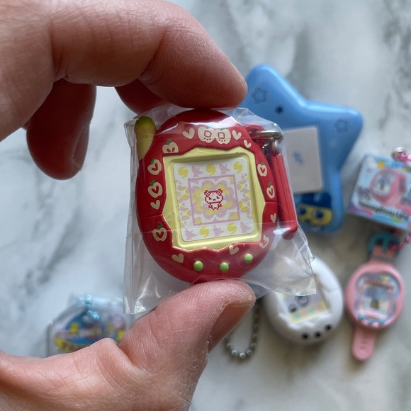 Bandai - Tamagotchi GASHAPON Keychain/badge LOT - Picture 3 of 11